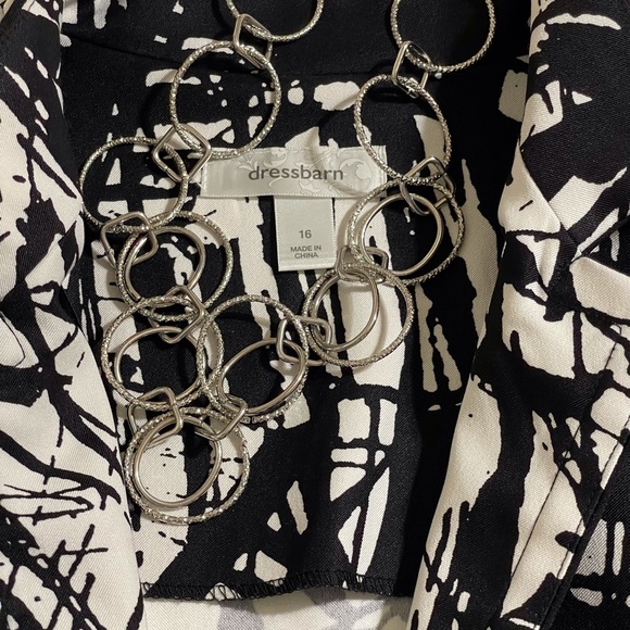 DRESS BARN SHORTSLEEVED BLACK AND WHITE JACKET SZ 16 - Picture 6 of 9